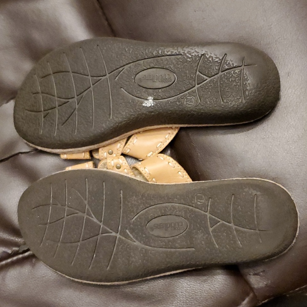 Womens 7 1/2 wide sandals - Picture 3 of 4